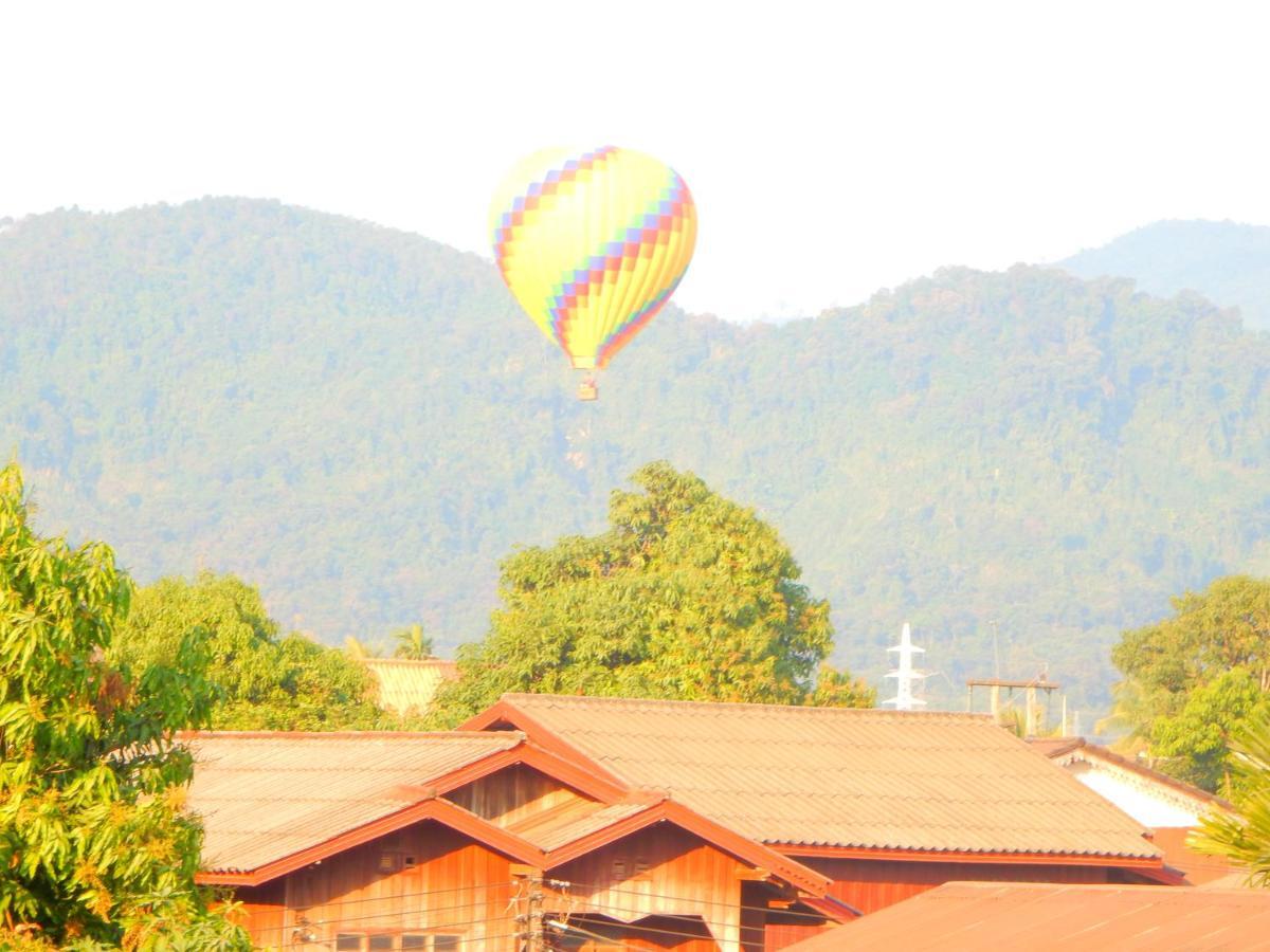 Vang Vieng Camellia Hotel Exterior photo